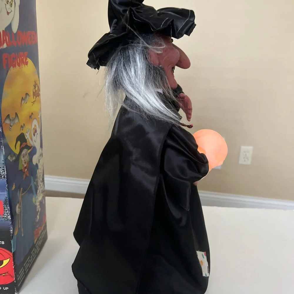 Witch Skull Eerie Sound Light Up Halloween 1988 Funny Toys Corp Decor Not Moving
